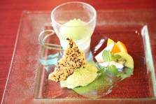 嬉野抹茶のババロア 　～アイスと季節の果物を添えて～