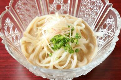 冷やし五島うどん　小葱　茗荷　～利休地にて～