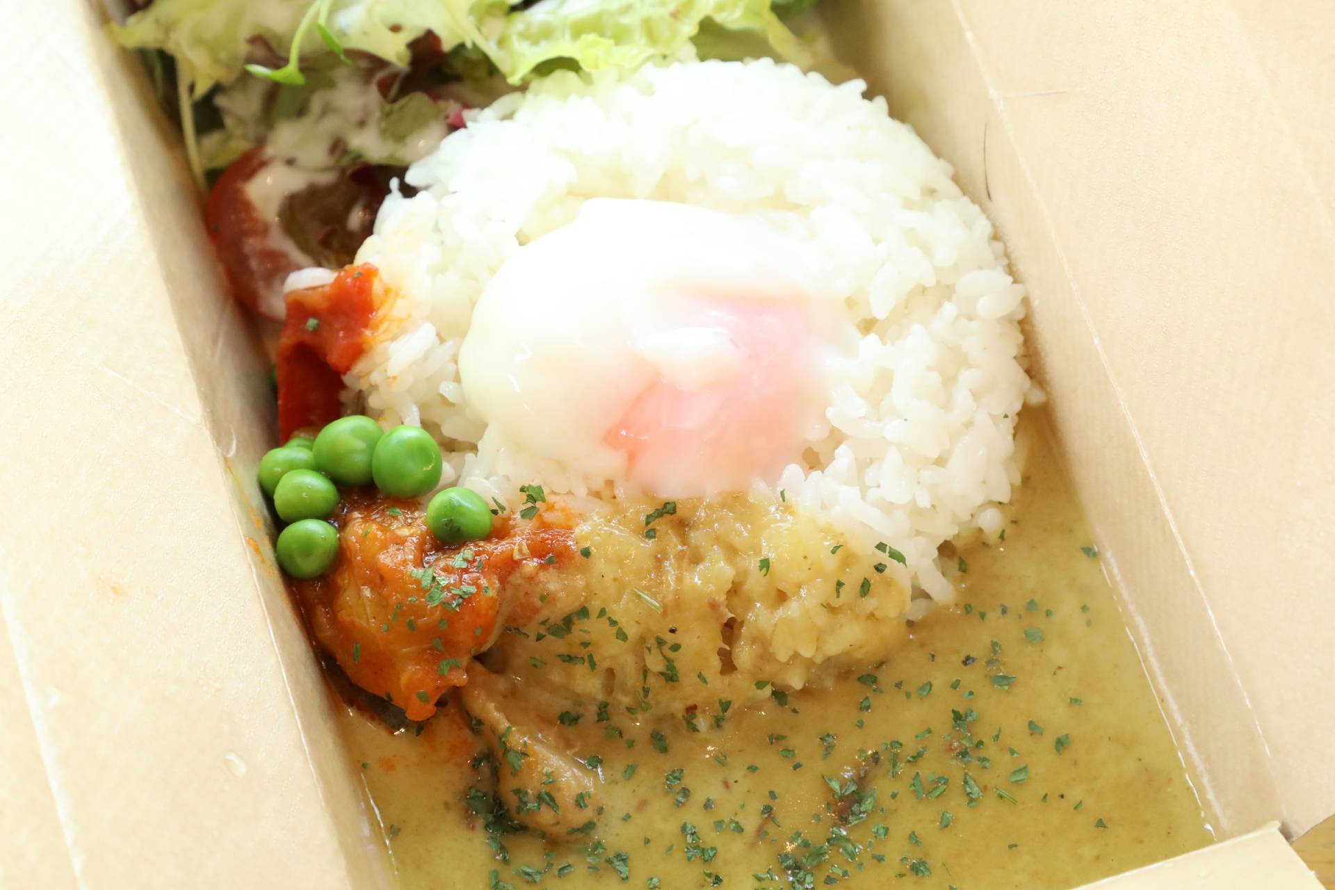 温泉たまごトッピングのグリーンカレー♪　１２９６円