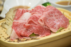 蒸物：佐賀牛温泉せいろ蒸し 佐賀牛ロース肉 湯葉　舞茸　レタス　ブロッコリー 胡麻ポン酢　青紫蘇ドレッシング