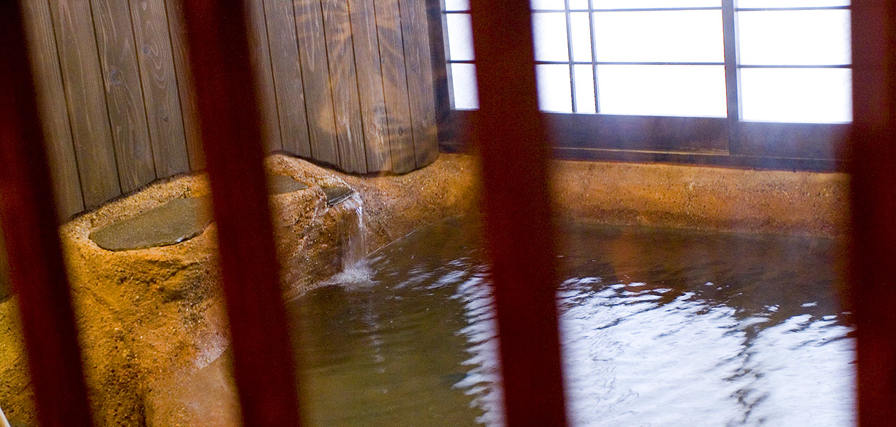 土造りの懐かしい場 桜見湯